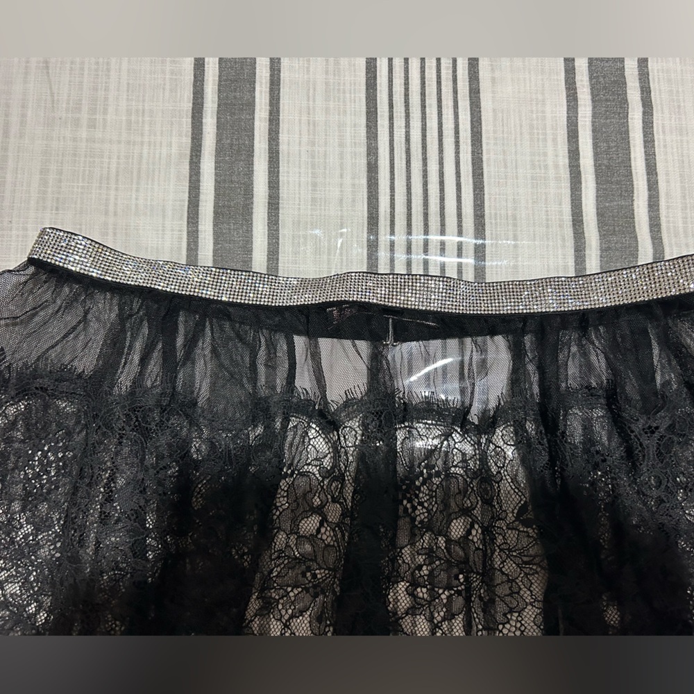 Victoria’s Secret very sexy lace garter skirt M/L - Picture 2 of 4